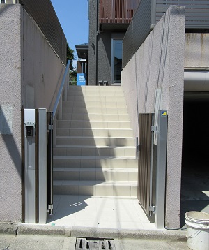 池阪さま邸の階段（施工後）